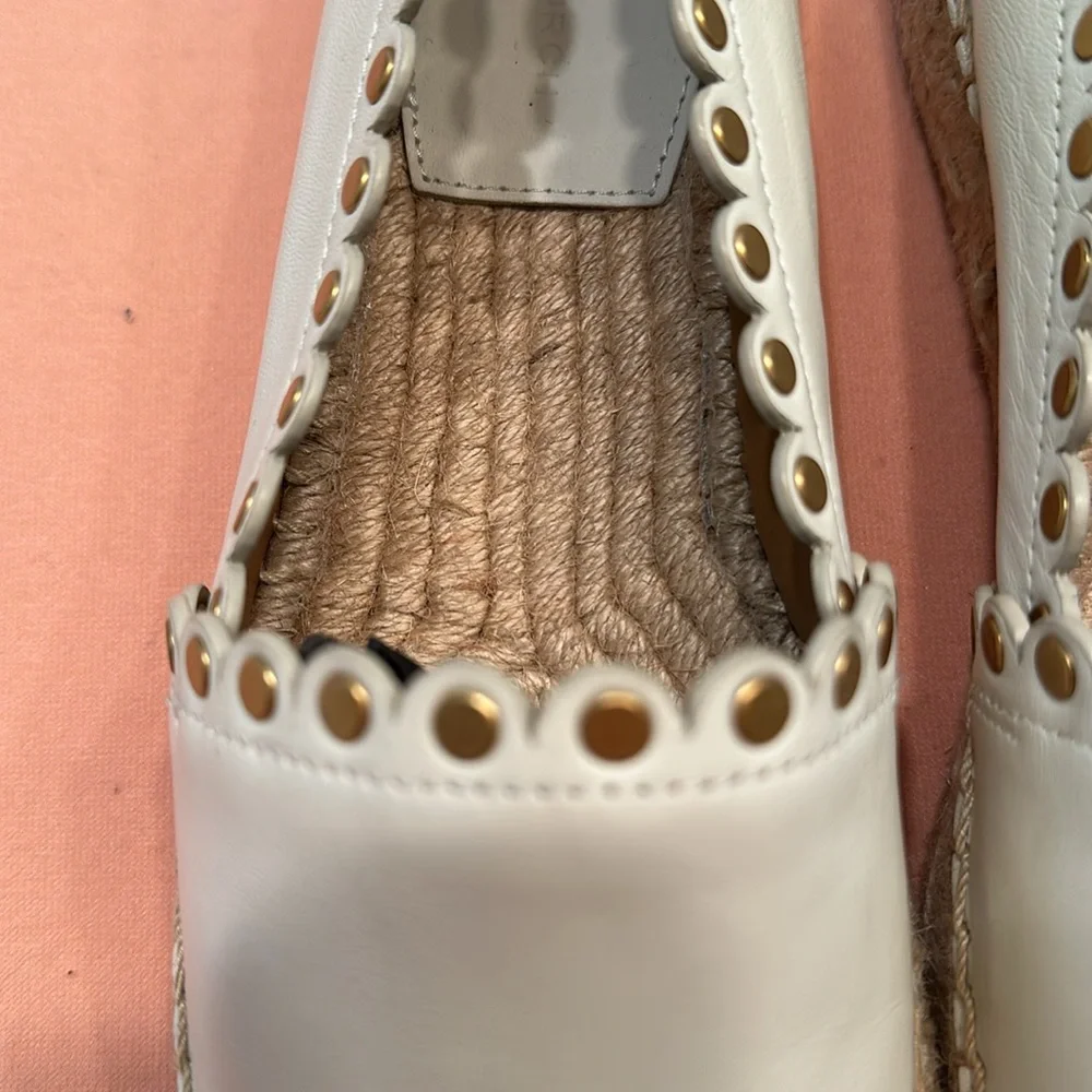 New Tory Burch Leather,Gold Embellish Ivory Shoe. Size 8.5.